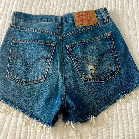 High waisted, Levi denim shorts - Picture 1 of 4